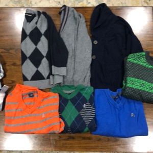 7 baby gap boy sweaters, size 4/5.  Great condition.